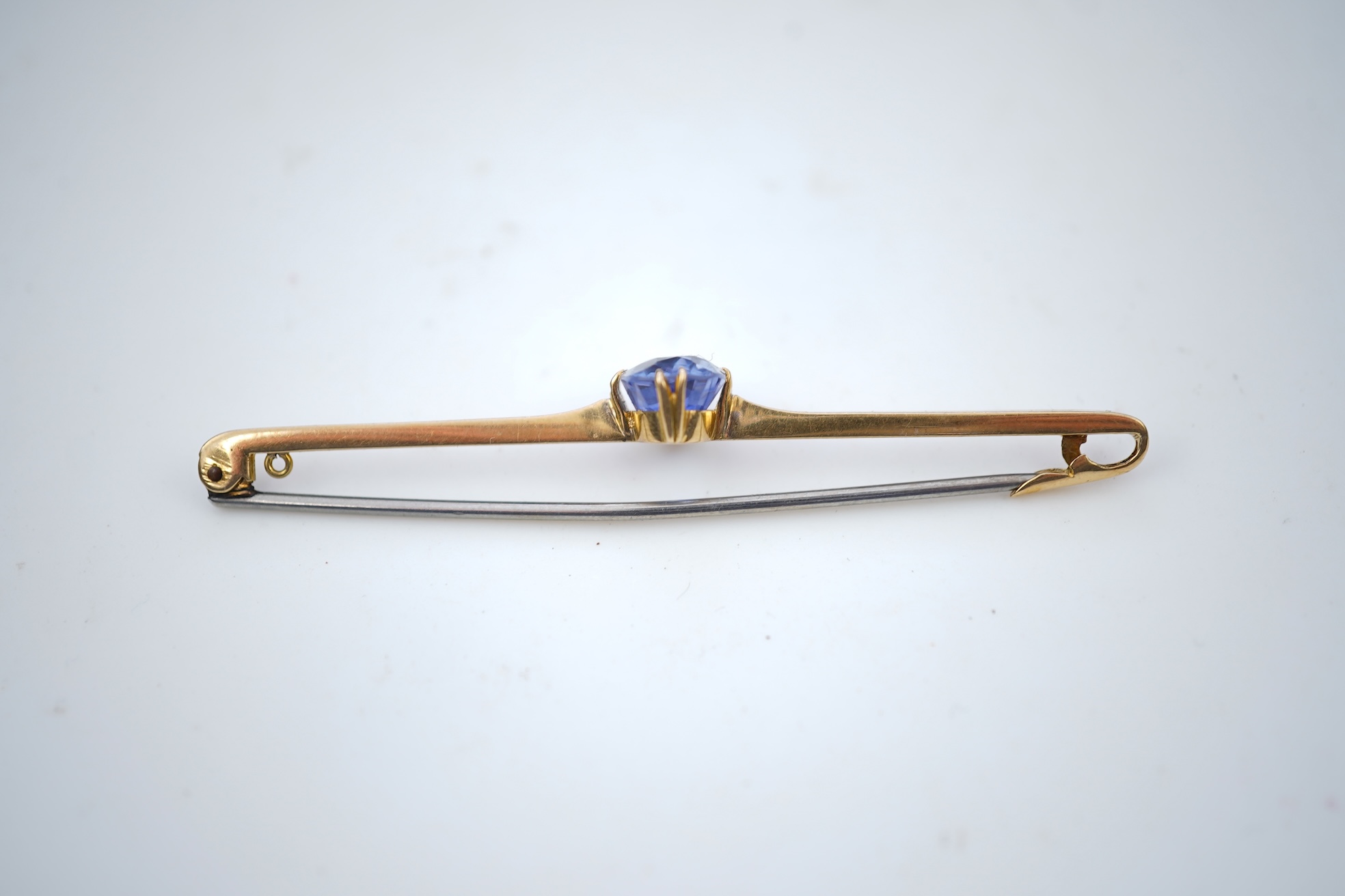 A sapphire bar brooch, early 20th century
